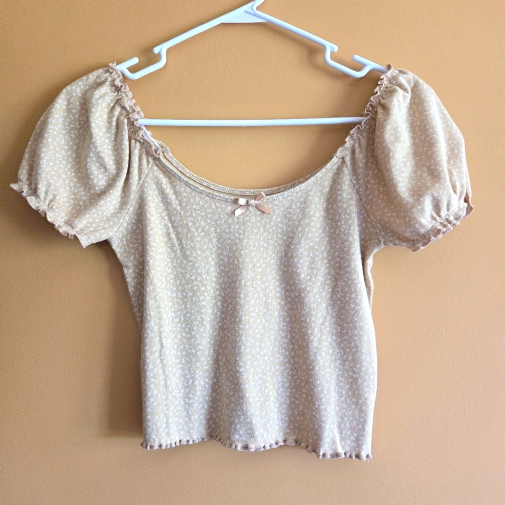 AE Floral Crop Top With Ruffle Accent And A Bow